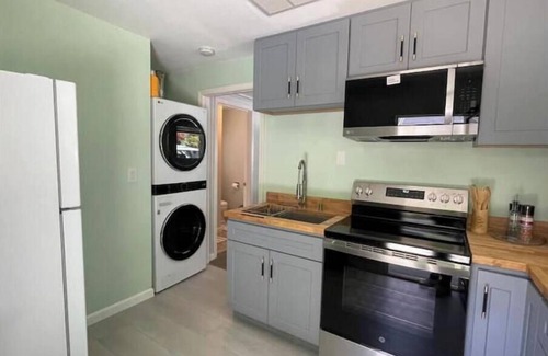 Bothell House | Cozy 1BR w/Garden Oasis and Free Parking