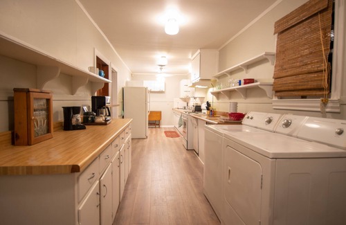 Highland Park House | Cozy 2 Bdrm/1 Bath/Pet Friendly Home Close To Downtown.