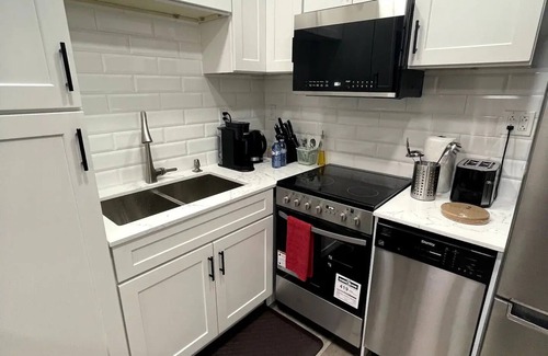 Evanston Apartment | Cozy 2 Bed Basement Suite in NW YYCnn