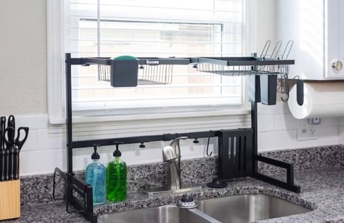 North San Antonio - SAT House | Cozy 2 bed near Downtown with backyard & firepit