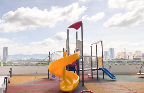 Pengkalan Tentera Udara Diraja Malaysia Apartment | Cozy 2-bed retreat - F&B Mart - Chan Sow Lin