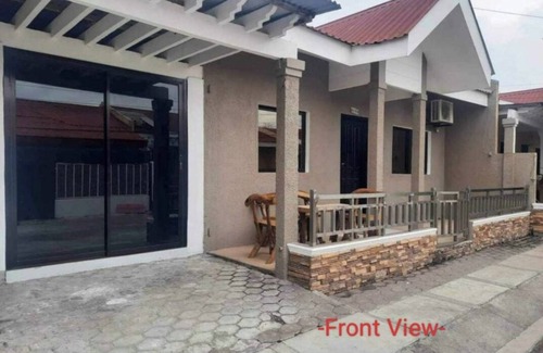 General Santos House | Cozy 2-bedroom townhome in charming General Santos City with WiFi, AC