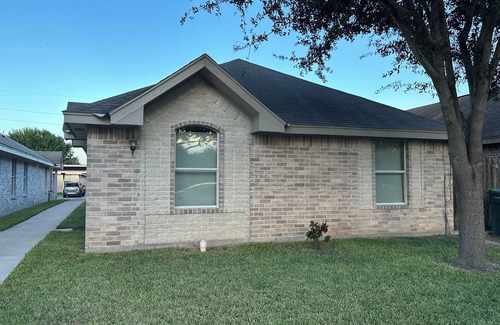 Pharr Apartment | Cozy 2-bedroom 2-bath apartment in Pharr, close to Airport and Mall