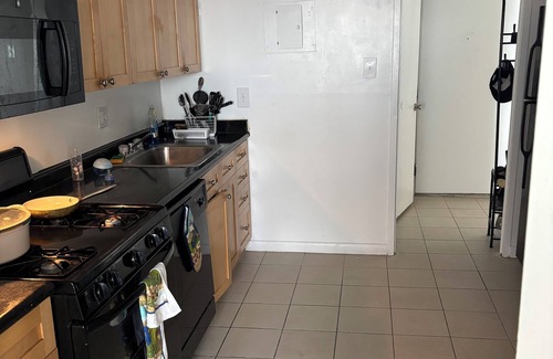 White Oak Apartment | Cozy 2-bedroom apartment in charming Silver Spring with AC, WiFi