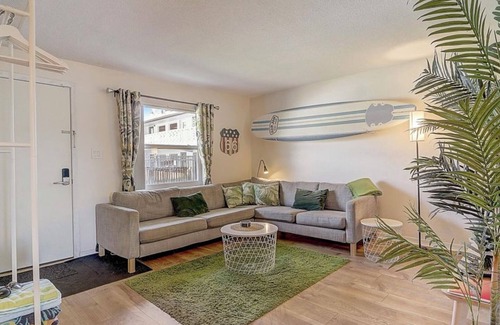 Bayview Park Apartment | Cozy 2-bedroom apartment in beautiful Cocoa Beach with WiFi, AC