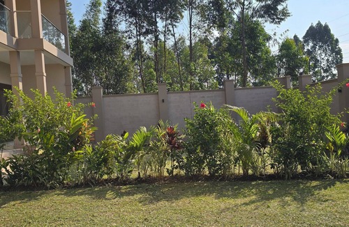 Kireka House | Cozy 2-bedroom apartment in Kampala with AC, WiFi - Desroches Luxury Villas-A21