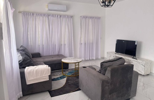 Dzorwulu House | Cozy 2-bedroom apartment in enchanting Accra with AC, WiFi, and Perfect Location