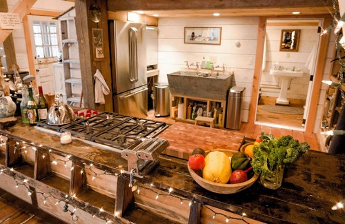 South Londonderry Cabin | Cozy 2-bedroom cabin in enjoyable Londonderry with AC with hot tub and sauna