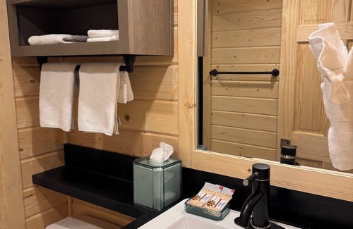 Moab South Valley Cabin | Cozy 2-bedroom cabin #107 in beautiful Moab with AC, WiFi