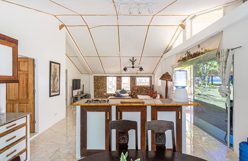 Santa Fe House | Cozy 2-bedroom house in Bantayan Island with Starlink WiFi and AC.