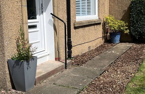 Gilmerton Apartment | Cozy 2-bedroom house in quaint Edinburgh with WiFi