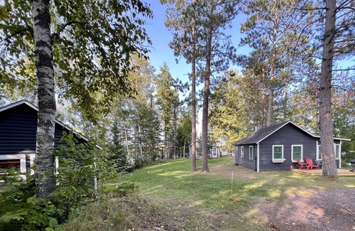 Iron County Cabin | Cozy 2 Bedroom Lakefront Cabin Turtle Point Outpost|Box Turtle