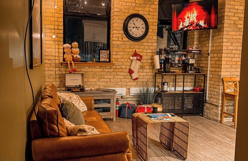 Exchange District Condo | Cozy 2-Bedroom Loft in DT! Walking distance to the Forks and Canada Life Centren