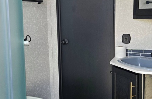 Caimital Bajo House | Cozy 2-bedroom mobile home with WiFi, AC & Jacuzzi