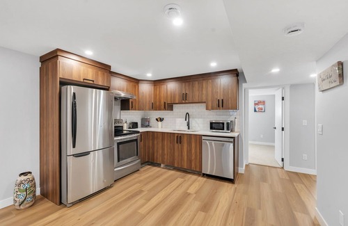Haysboro House | Cozy 2 Bedroom Secondary suite (basement)