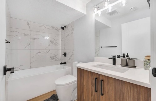 Haysboro House | Cozy 2 Bedroom Secondary suite (basement)