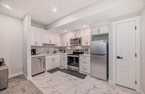 Calgary Apartment | COZY 2 BEDROOM SUITE IN AMBLETON