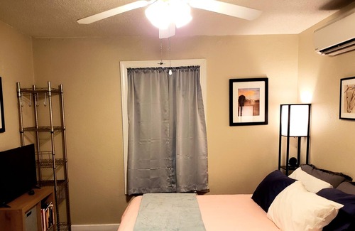Portales House | COZY & 2 blocks to ENMU~Perfect for single travelers, couples, or small families