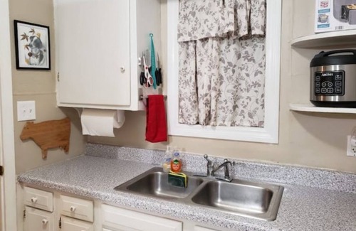 Portales House | COZY & 2 blocks to ENMU~Perfect for single travelers, couples, or small families
