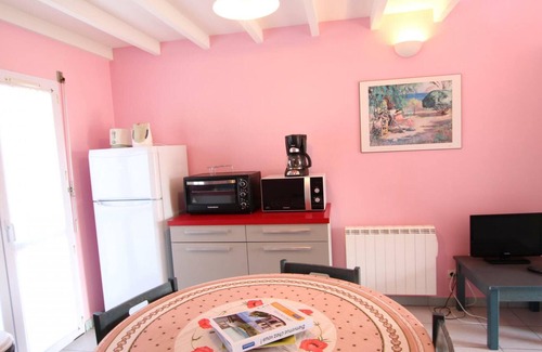 Siouville-Hague Cottage | Cozy 2-BR House Near Beach, Surf Spot & Amenities - Sleeps 5