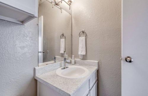 Milwood Apartment | Cozy 2BD Apt Austin Texas