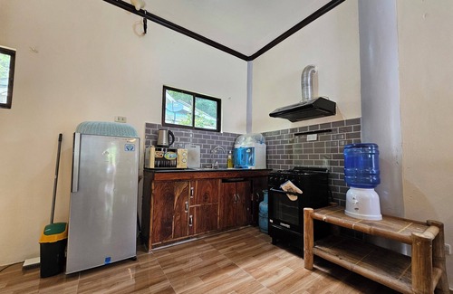 Catarman House | Cozy 2BD home with Starlink, Netflix, AC and parking