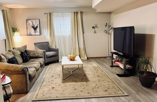 Red Deer House | Cozy 2bed Guest suite with separate entry