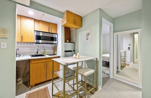 East Village Apartment | Cozy 2BR/1BA Apt in Kips Bay!