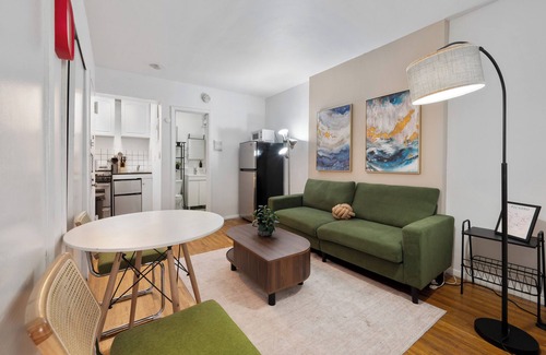 Central Park South Apartment | Cozy 2BR/1BA for 5! Near Central Park!