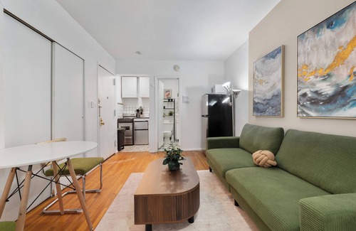 Central Park South Apartment | Cozy 2BR/1BA for 5! Near Central Park!