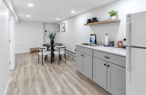 Hackensack River Waterfront Apartment | Cozy 2BR Getaway Easy NYC Commute - Walk to Train