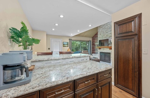 Hill City House | Cozy 2BR + Loft | Resort Townhome Retreat | Near Trails, Golf, Dock Access