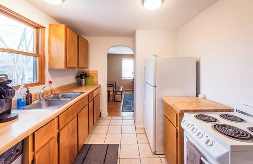 Arborview Neighborhood Apartment | Cozy 2BR Loft, Stroll to Downtown A2