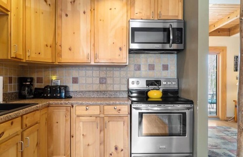 Wildernest House | Cozy 2BR w/Great Views - Near Trails!