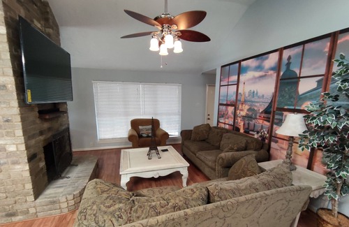 Highlands House | Cozy 3 bed home with a touch of Paris