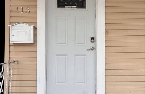 West Side Apartment | Cozy 3-bedroom apartment in amazing Jersey City with WiFi, AC. 20 min to NYC