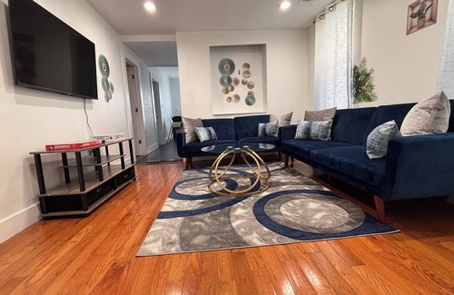 West Side Apartment | Cozy 3-bedroom apartment in amazing Jersey City with WiFi, AC. 20 min to NYC
