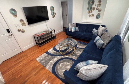 West Side Apartment | Cozy 3-bedroom apartment in amazing Jersey City with WiFi, AC. 20 min to NYC
