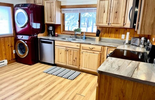 Moose Pass Cabin | Cozy 3-bedroom cabin in welcoming Moose Pass, Alaska.