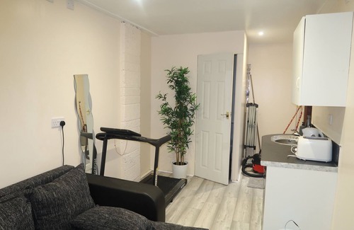 Bletchley House | Cozy 3-bedroom home in Milton Keynes with free parking and WiFi