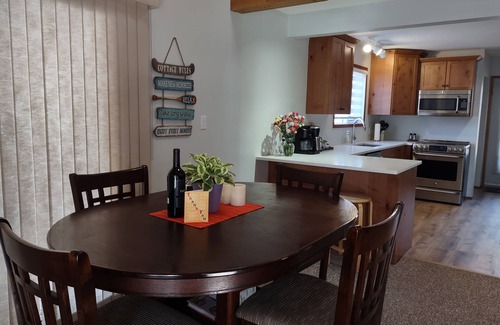 Westerose House | Cozy 3 bedroom house with lake access. SW side of Pigeon Lake in Poplar Bay