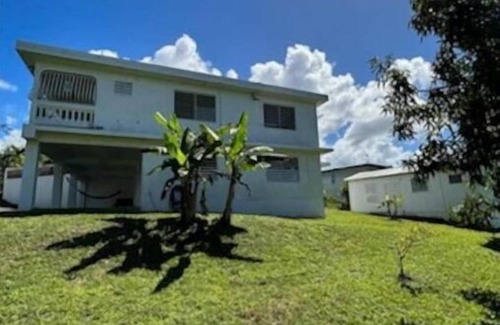 Las Piedras House | Cozy 3 bedroom near El Yunque rainforest, central location to visit beaches!