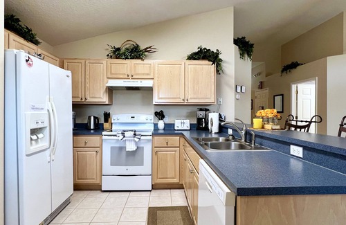 West Haven House | Cozy 3 BR 2 Bath Villa with Splash Pool-335KD