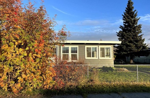 Government Hill House | Cozy 3B/1B Home in Government Hill near Downtown Anchorage with Mountain Views