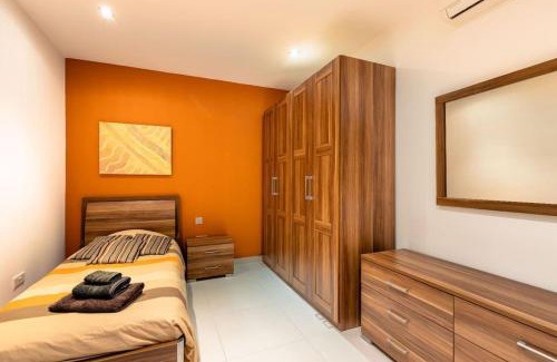 Il-Balluta Apartment | Cozy 3BD Seaside Apartment! WiFi and Great Location!