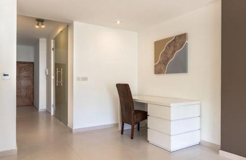 Il-Balluta Apartment | Cozy 3BD Seaside Apartment! WiFi and Great Location!