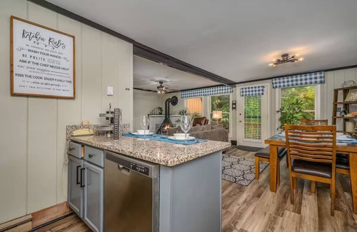 Beech Mountain Condo | Cozy 3Bedroom INDOOR POOL-HOTTUB-Playground-Fire Pit-Game Room