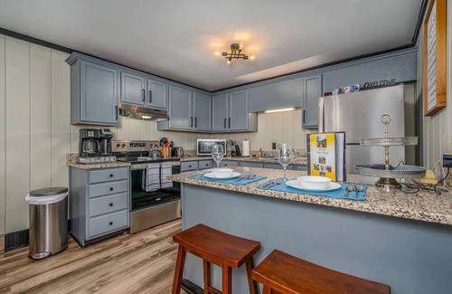 Beech Mountain Condo | Cozy 3Bedroom INDOOR POOL-HOTTUB-Playground-Fire Pit-Game Room
