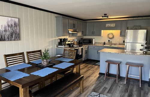 Beech Mountain Condo | Cozy 3Bedroom INDOOR POOL-HOTTUB-Playground-Fire Pit-Game Room