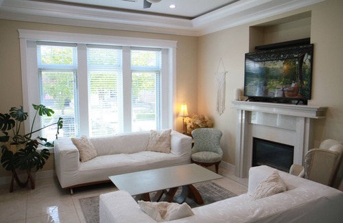 Sunset House | Cozy 3BR 3BA house, family friendly w/A/C, free parking, private patio and BBQ